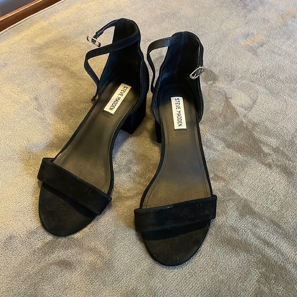 ~STEVE MADDEN 2in black heels~